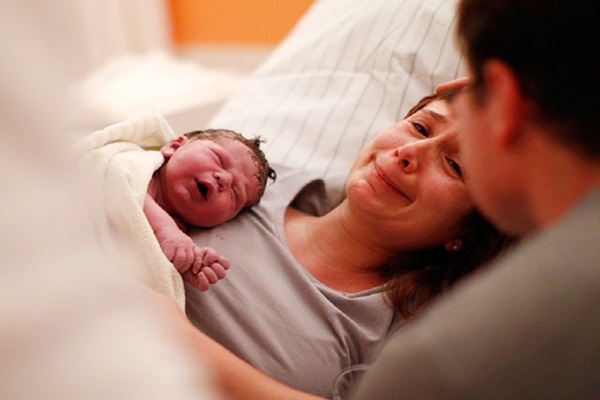  Phụ nữ khóc nhiều sau sinh: Nguyên nhân và giải pháp để bớt mít ướt
