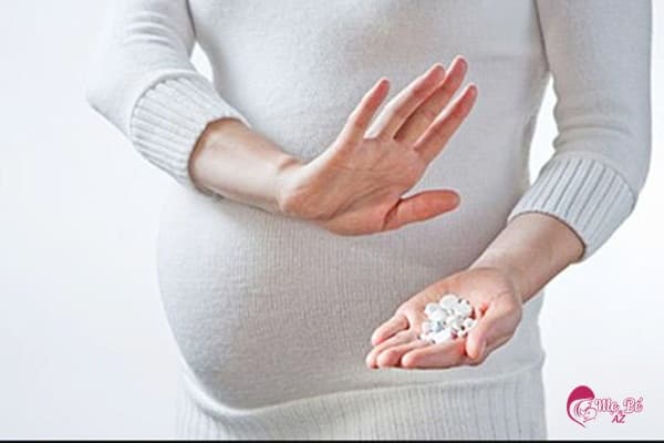 Mẹ bầu tuyệt đối không nên sử dụng thuốc kháng sinh khi bị viêm họng