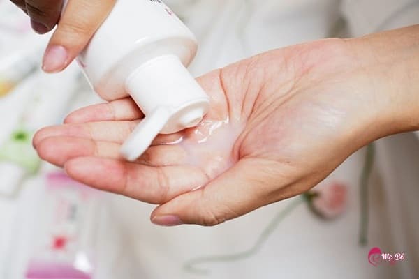 Chọn những sản phẩm dung dịch vệ sinh phụ nữ sau sinh có nguồn gốc rõ ràng, thành phần tự nhiên, lành tính