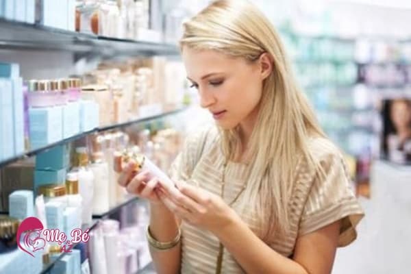 bà mẹ sau khi sinh có nên dùng sữa rửa mặt không