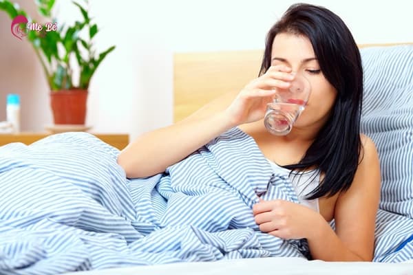 sau khi sinh nên uống nước gì