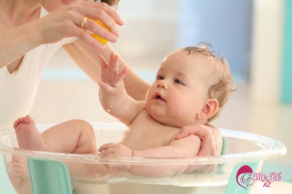 Vệ sinh là khâu không thể thiếu khi chăm sóc trẻ sơ sinh tại nhà