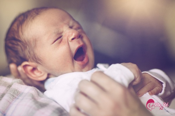 Ban đêm ngủ mẹ không nên để đèn sáng