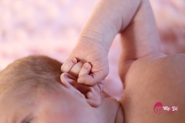 Trẻ sinh non tháng có thể gặp các vấn đề về thính và thị lực