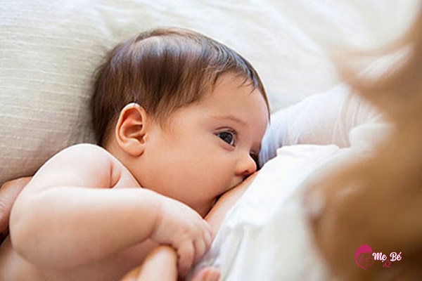 3 bước xử lý trẻ sơ sinh bị sốt sau tiêm phòng của chuyên gia