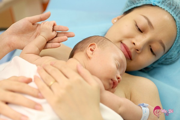 Kinh nghiệm chăm sóc trẻ sơ sinh từ mẹ Ngọc Hà