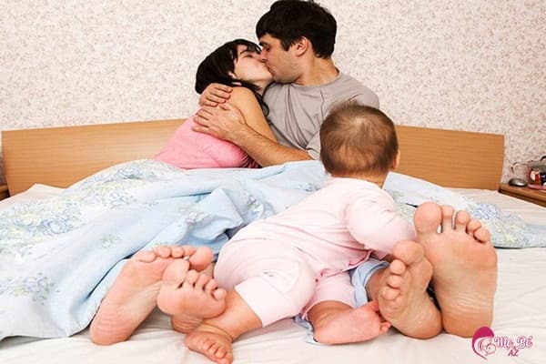 Các mẹ sau sinh có thể ngủ cùng chồng như không nên quan hệ quá sớm