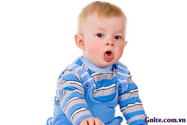 Bé bị ho gió, ho khan là như thế nào?