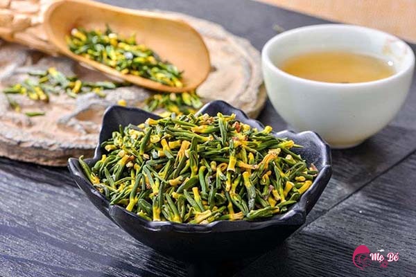 Cách chữa mất ngủ cho phụ nữ sau sinh bằng tâm sen