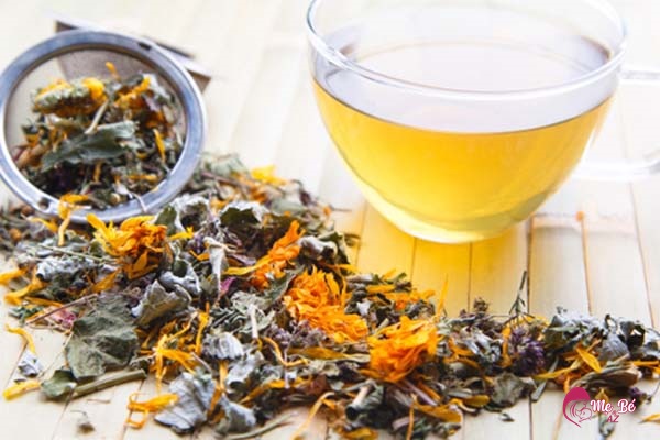 Chữa mất ngủ sau sinh bằng trà thảo dược