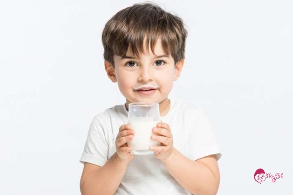 Trẻ 3 tuổi có nên uống sữa bột