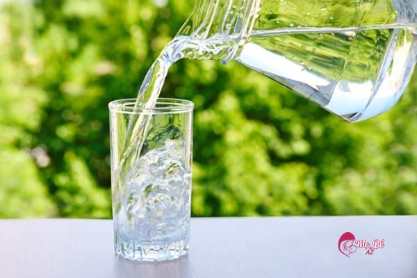 Uống ít nước hoặc không uống nước khi bị tắc tia sữa